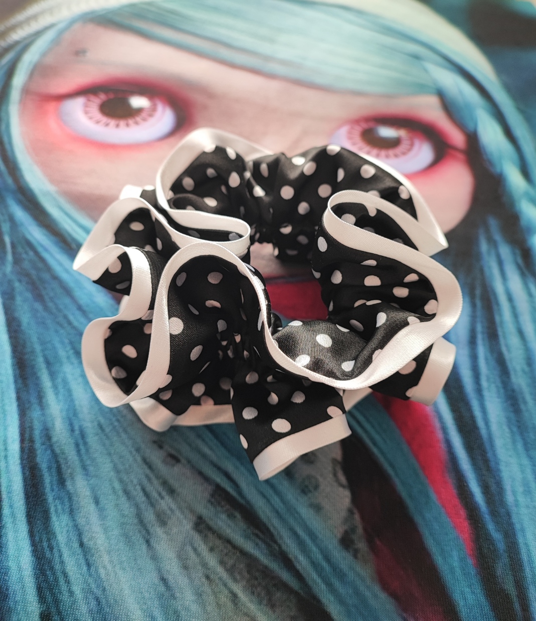 Signature scrunchie s lemem