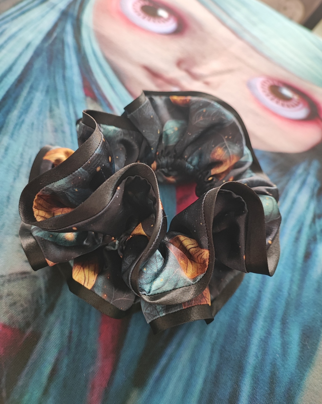 Signature scrunchie s lemem
