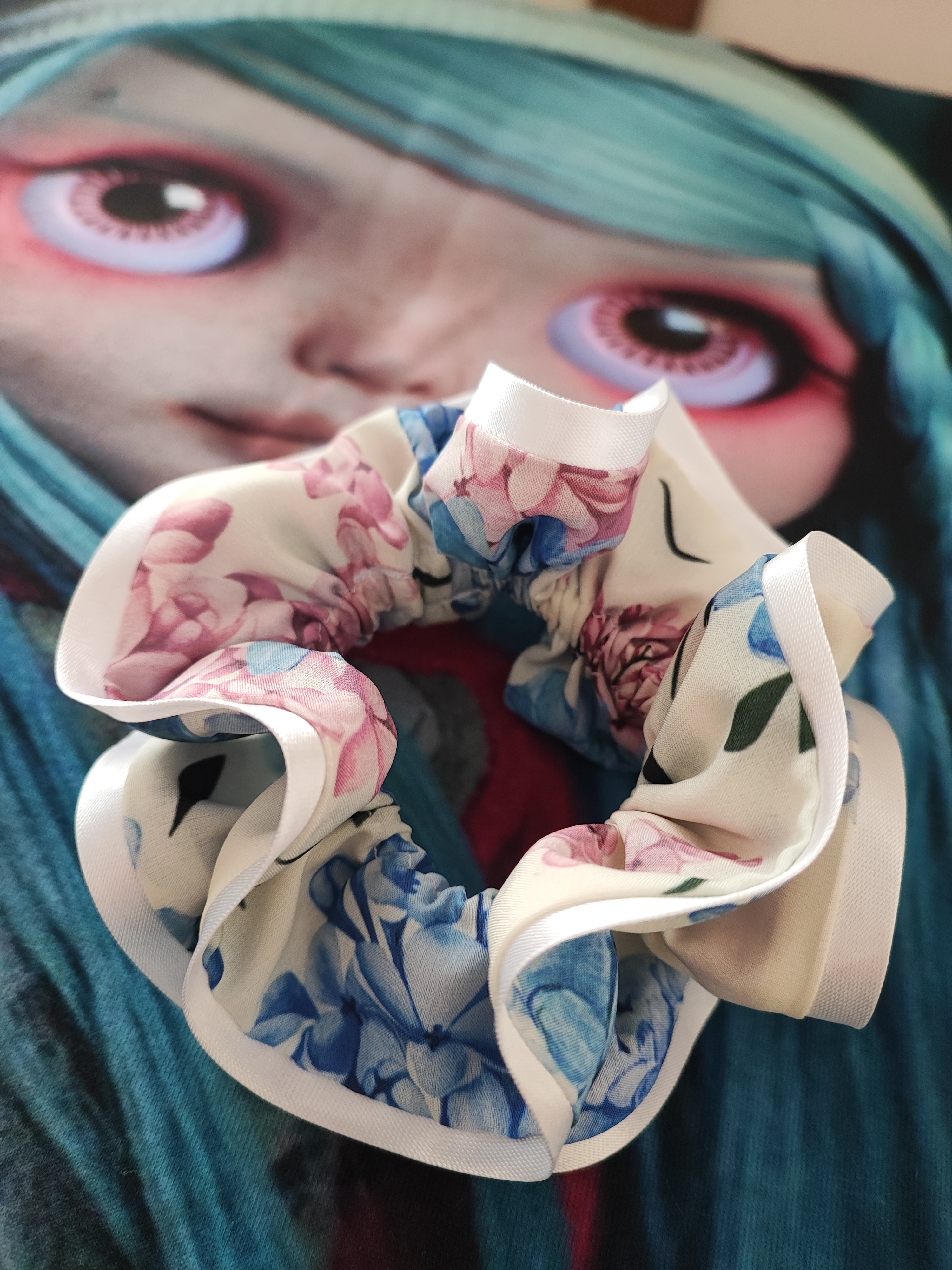 Signature scrunchie s lemem